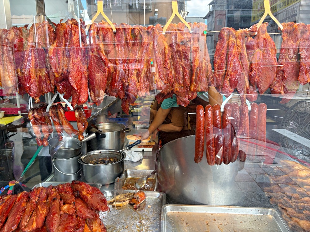 在地燒臘老店，烤雞、油雞便當才90元，在地人排爆，便宜卻無敵好吃！ @趙先生吃飯