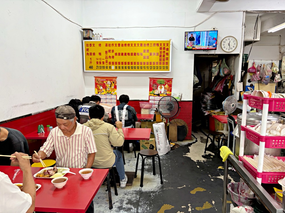 在地燒臘老店，烤雞、油雞便當才90元，在地人排爆，便宜卻無敵好吃！ @趙先生吃飯
