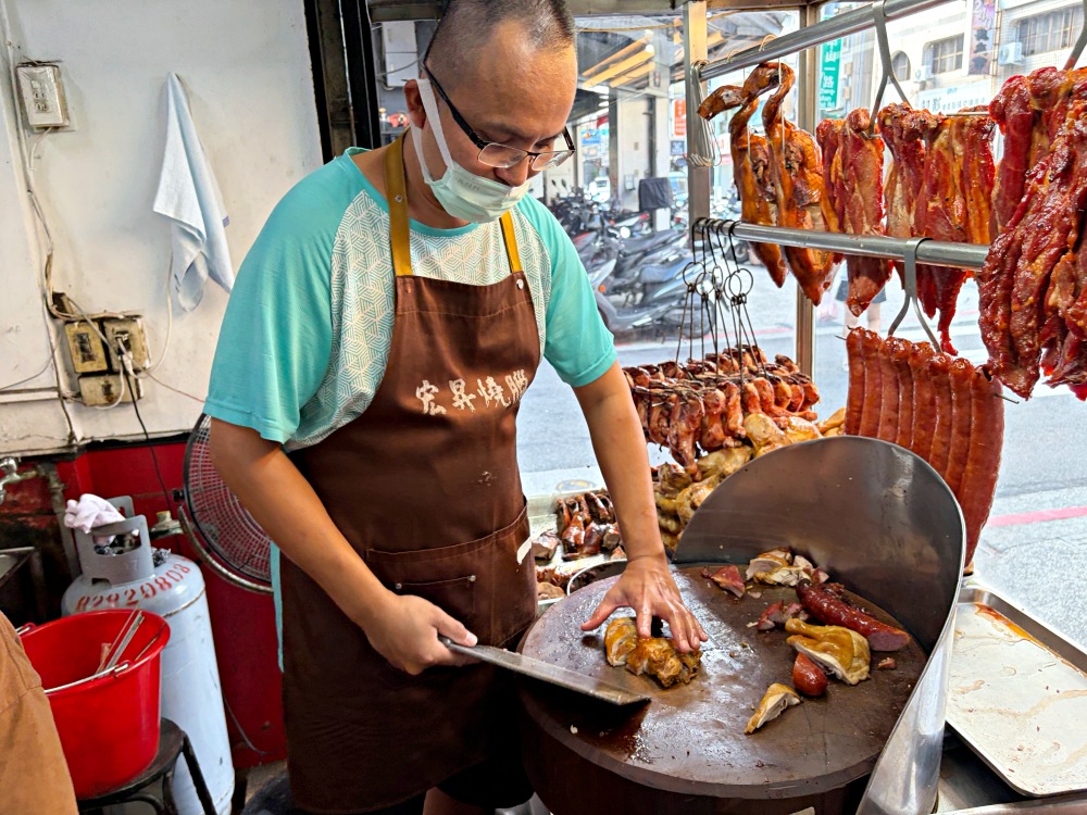 在地燒臘老店，烤雞、油雞便當才90元，在地人排爆，便宜卻無敵好吃！ @趙先生吃飯