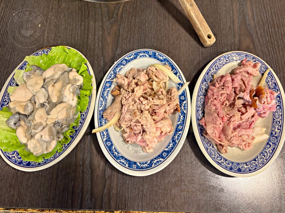40年在地知名石頭火鍋，平日一開店也爆滿，師傅超會爆香，便宜好吃！ @趙先生吃飯