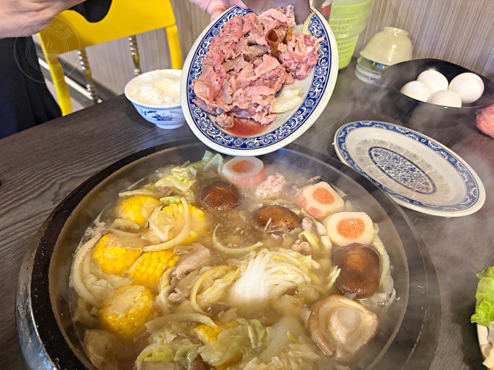 40年在地知名石頭火鍋，平日一開店也爆滿，師傅超會爆香，便宜好吃！ @趙先生吃飯
