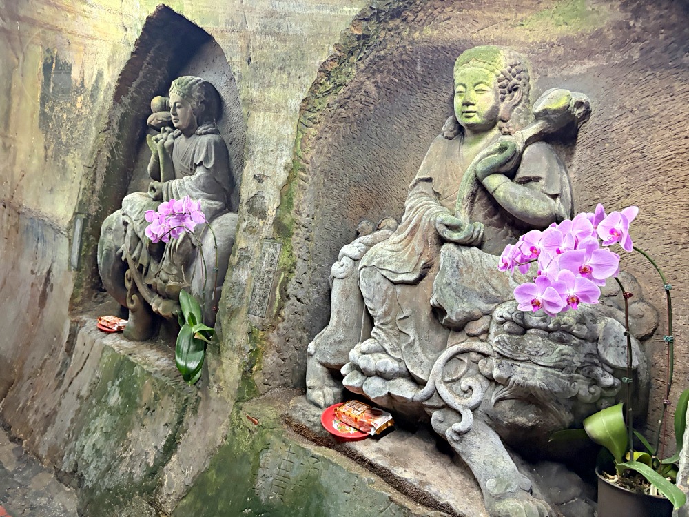 洞穴千萬別亂進！裡面竟然藏著神仙秘境，一線天密道石壁雕刻太震撼！ @趙先生吃飯