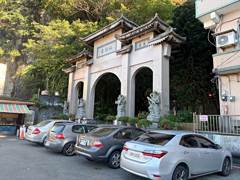 洞穴千萬別亂進！裡面竟然藏著神仙秘境，一線天密道石壁雕刻太震撼！ @趙先生吃飯