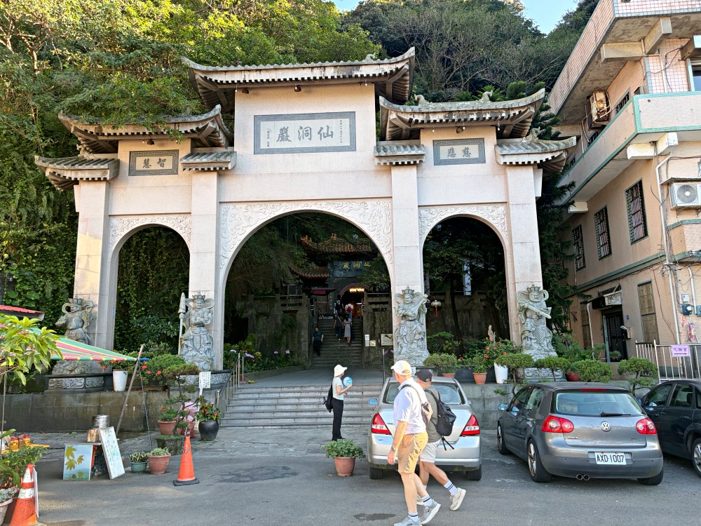 洞穴千萬別亂進！裡面竟然藏著神仙秘境，一線天密道石壁雕刻太震撼！ @趙先生吃飯