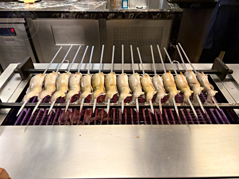 高級料理吃到飽太便宜，師傅補到沒表情，牛排干貝鮑魚生魚片吃到飽！ @趙先生吃飯