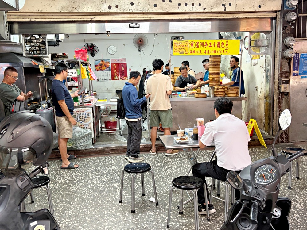10元小籠包被罵都買不到，很多人一次買100顆，大顆爆汁，6顆就超飽！ @趙先生吃飯