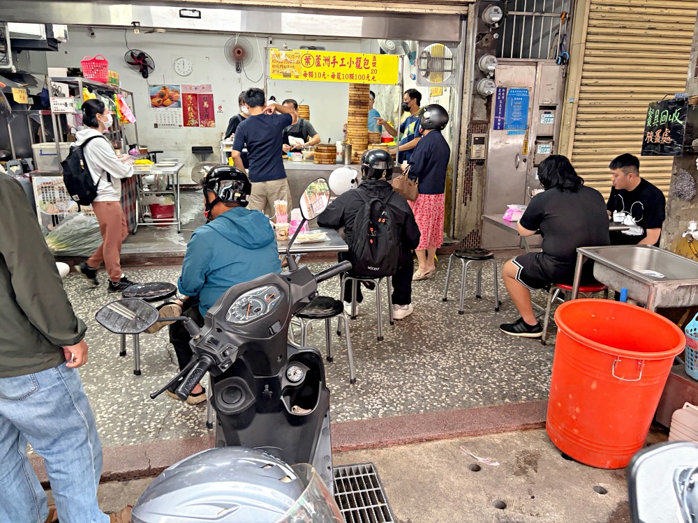 10元小籠包被罵都買不到,很多人一次買100顆,大顆爆汁,6顆就超飽! @趙先生吃飯 10元小籠包被罵都買不到,很多人一次買100顆,大顆爆汁,6顆就超飽! @趙先生吃飯
