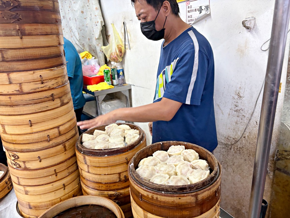 10元小籠包被罵都買不到，很多人一次買100顆，大顆爆汁，6顆就超飽！ @趙先生吃飯