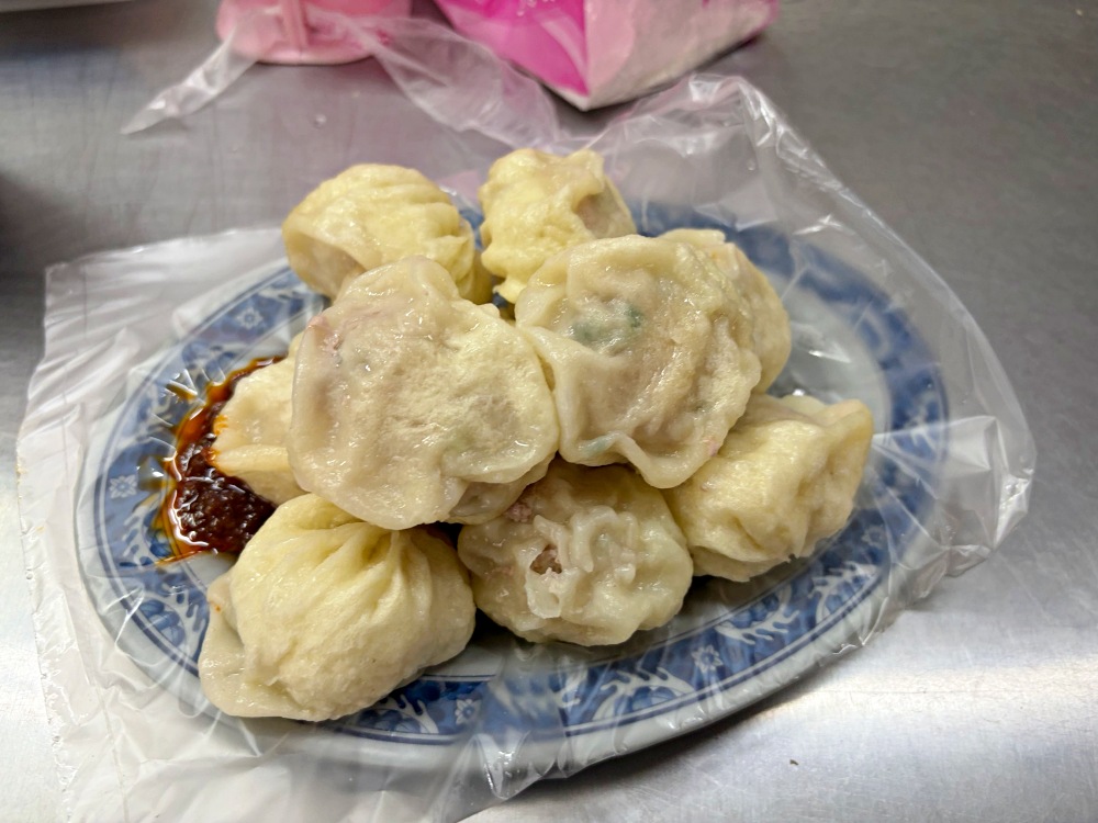 10元小籠包被罵都買不到，很多人一次買100顆，大顆爆汁，6顆就超飽！ @趙先生吃飯