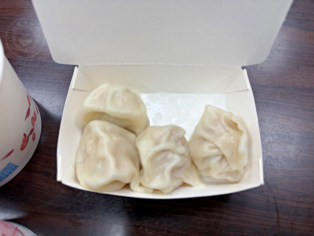 大姐的巨大鍋貼,至少等半小時,常勸客人別點太多,因為最後都打包! @趙先生吃飯 大姐的巨大鍋貼,至少等半小時,常勸客人別點太多,因為最後都打包! @趙先生吃飯