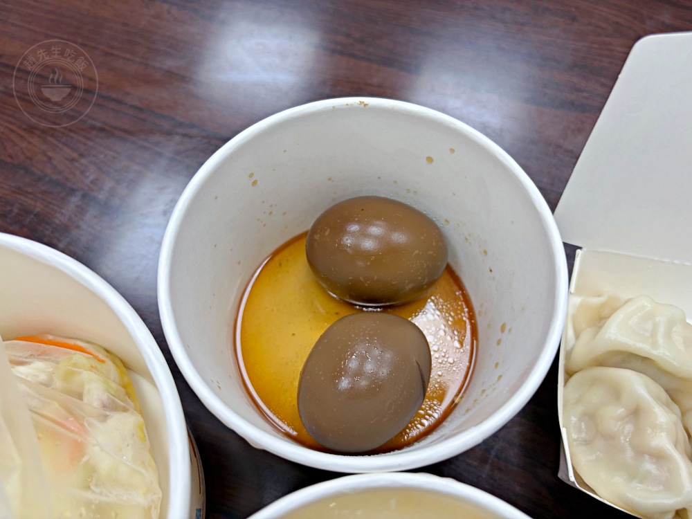 大姐的巨大鍋貼，至少等半小時，常勸客人別點太多，因為最後都打包！ @趙先生吃飯