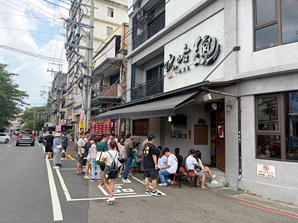 阿伯的70年乾麵店,從小攤車賣到蓋4層樓!還拿到米其林認證,天天排隊 @趙先生吃飯 阿伯的70年乾麵店,從小攤車賣到蓋4層樓!還拿到米其林認證,天天排隊 @趙先生吃飯