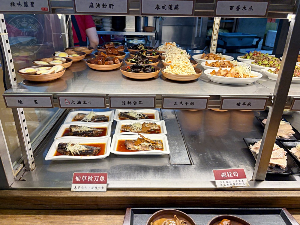 阿伯的70年乾麵店，從小攤車賣到蓋4層樓！還拿到米其林認證，天天排隊 @趙先生吃飯