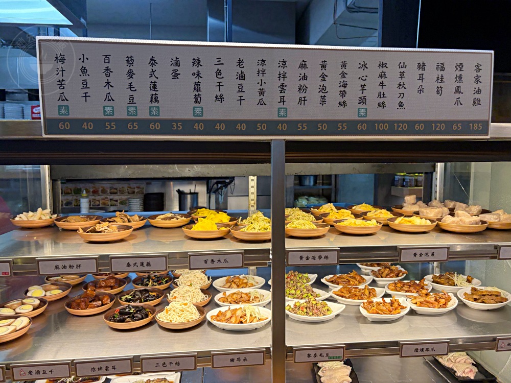 阿伯的70年乾麵店，從小攤車賣到蓋4層樓！還拿到米其林認證，天天排隊 @趙先生吃飯