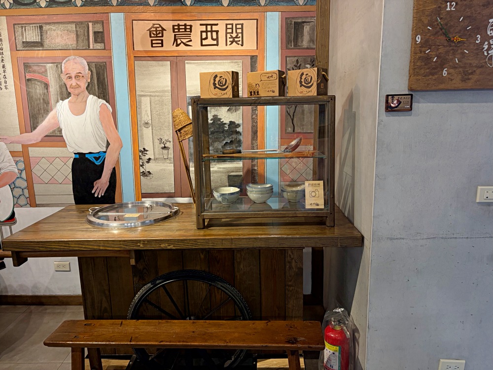 阿伯的70年乾麵店，從小攤車賣到蓋4層樓！還拿到米其林認證，天天排隊 @趙先生吃飯