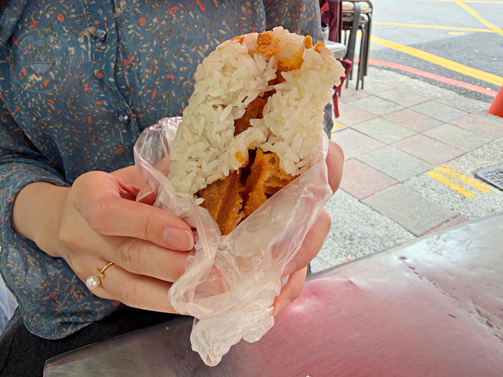 已經開45年了超大酥脆蛋餅老店,飯糰、豆漿也都是招牌,太晚來會賣完 @趙先生吃飯 已經開45年了超大酥脆蛋餅老店,飯糰、豆漿也都是招牌,太晚來會賣完 @趙先生吃飯
