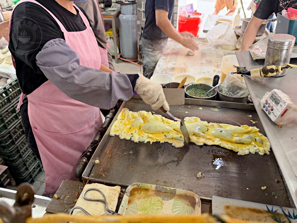 已經開45年了超大酥脆蛋餅老店，飯糰、豆漿也都是招牌，太晚來會賣完 @趙先生吃飯
