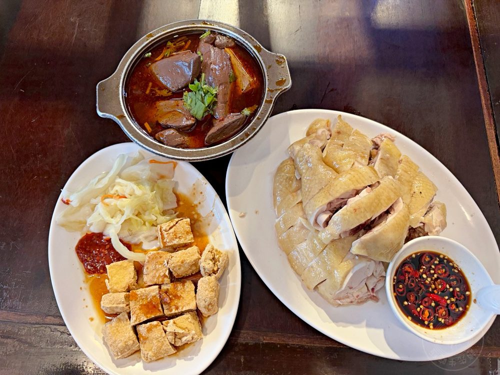 朋友說,這家老街臭豆腐、鴨血、放山雞太好吃,他可以吃三碗白飯! @趙先生吃飯 朋友說,這家老街臭豆腐、鴨血、放山雞太好吃,他可以吃三碗白飯! @趙先生吃飯