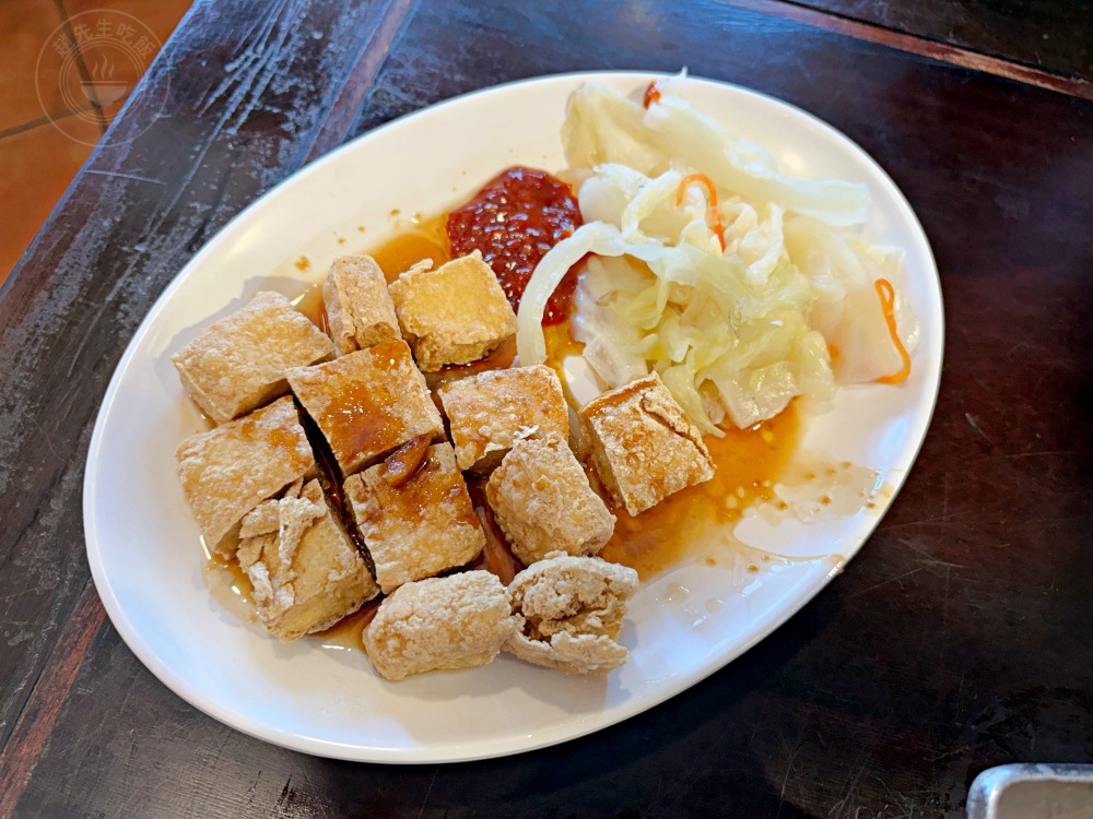 朋友說,這家老街臭豆腐、鴨血、放山雞太好吃,他可以吃三碗白飯! @趙先生吃飯 朋友說,這家老街臭豆腐、鴨血、放山雞太好吃,他可以吃三碗白飯! @趙先生吃飯