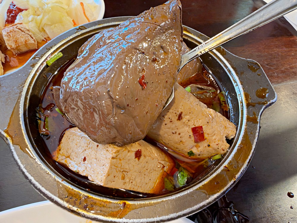 朋友說,這家老街臭豆腐、鴨血、放山雞太好吃,他可以吃三碗白飯! @趙先生吃飯 朋友說,這家老街臭豆腐、鴨血、放山雞太好吃,他可以吃三碗白飯! @趙先生吃飯