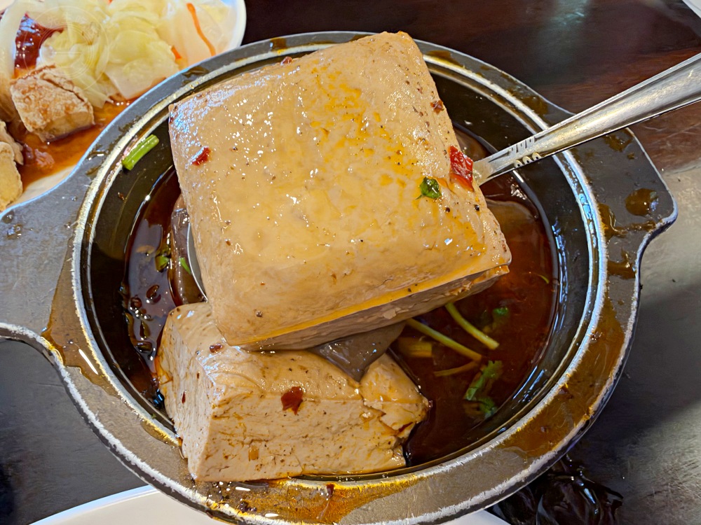 朋友說,這家老街臭豆腐、鴨血、放山雞太好吃,他可以吃三碗白飯! @趙先生吃飯 朋友說,這家老街臭豆腐、鴨血、放山雞太好吃,他可以吃三碗白飯! @趙先生吃飯