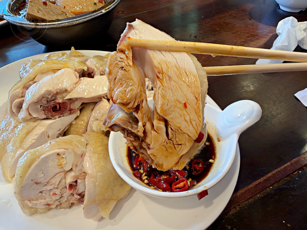 朋友說，這家老街臭豆腐、鴨血、放山雞太好吃，他可以吃三碗白飯！ @趙先生吃飯