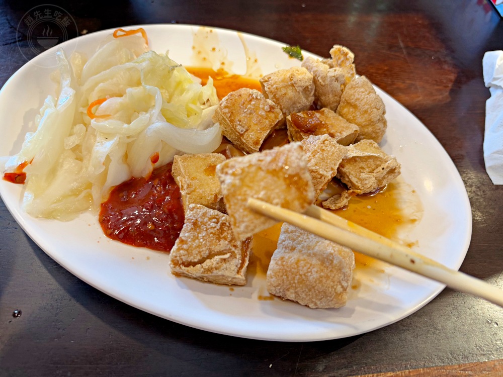 朋友說,這家老街臭豆腐、鴨血、放山雞太好吃,他可以吃三碗白飯! @趙先生吃飯 朋友說,這家老街臭豆腐、鴨血、放山雞太好吃,他可以吃三碗白飯! @趙先生吃飯