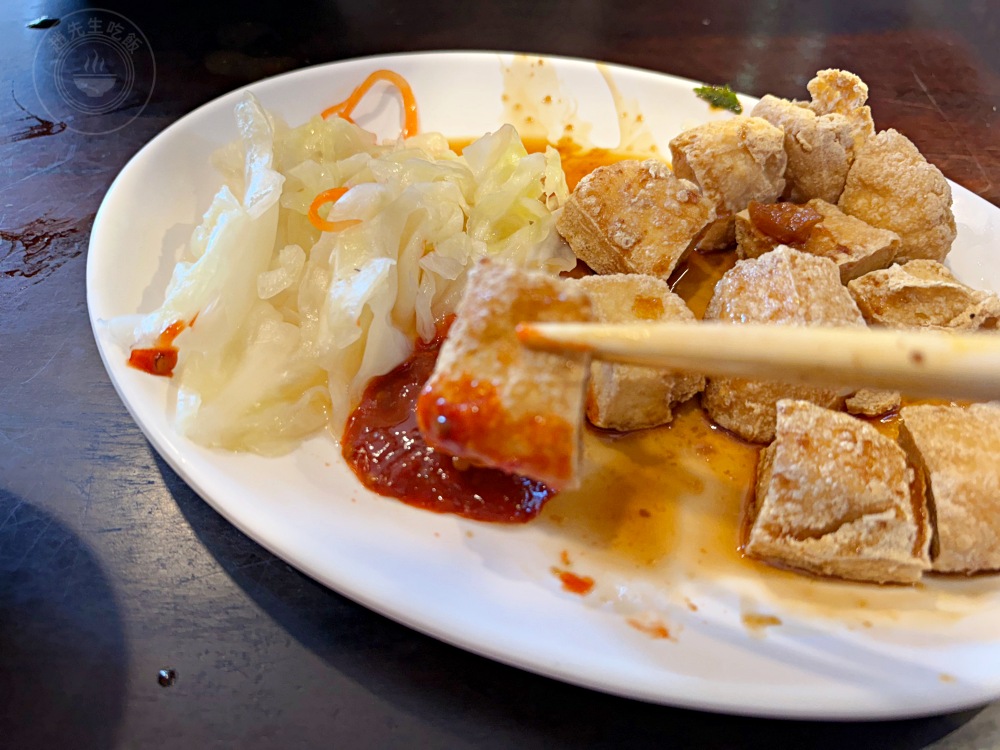 朋友說，這家老街臭豆腐、鴨血、放山雞太好吃，他可以吃三碗白飯！ @趙先生吃飯