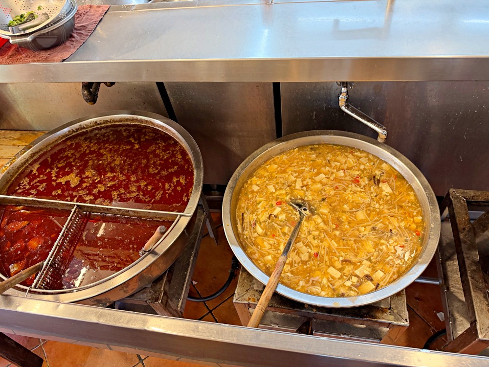 朋友說,這家老街臭豆腐、鴨血、放山雞太好吃,他可以吃三碗白飯! @趙先生吃飯 朋友說,這家老街臭豆腐、鴨血、放山雞太好吃,他可以吃三碗白飯! @趙先生吃飯