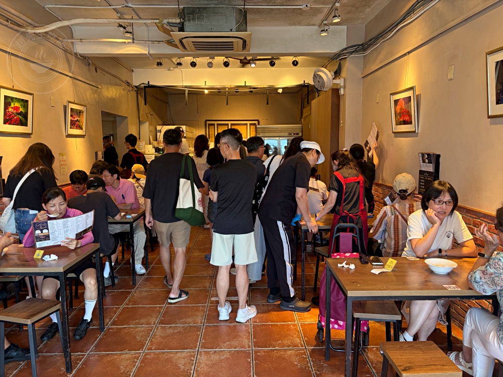 荒郊野外的排骨店，很多人說是黑店，但排骨、雞腿飯超巨大又好吃！ @趙先生吃飯
