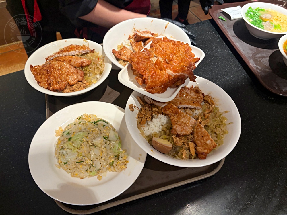 荒郊野外的排骨店，很多人說是黑店，但排骨、雞腿飯超巨大又好吃！ @趙先生吃飯