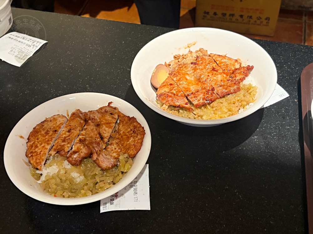 荒郊野外的排骨店，很多人說是黑店，但排骨、雞腿飯超巨大又好吃！ @趙先生吃飯