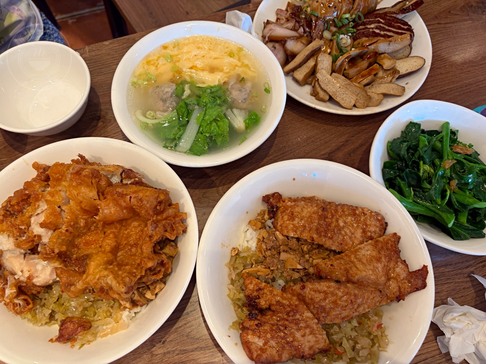 挑戰全台最便宜！110元超大塊古早味蛋糕，買一塊吃好幾天吃不完！ @趙先生吃飯