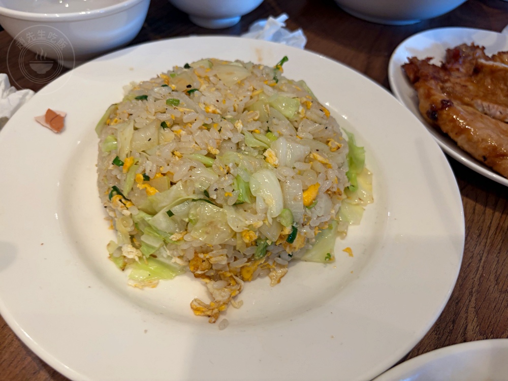 荒郊野外的排骨店，很多人說是黑店，但排骨、雞腿飯超巨大又好吃！ @趙先生吃飯