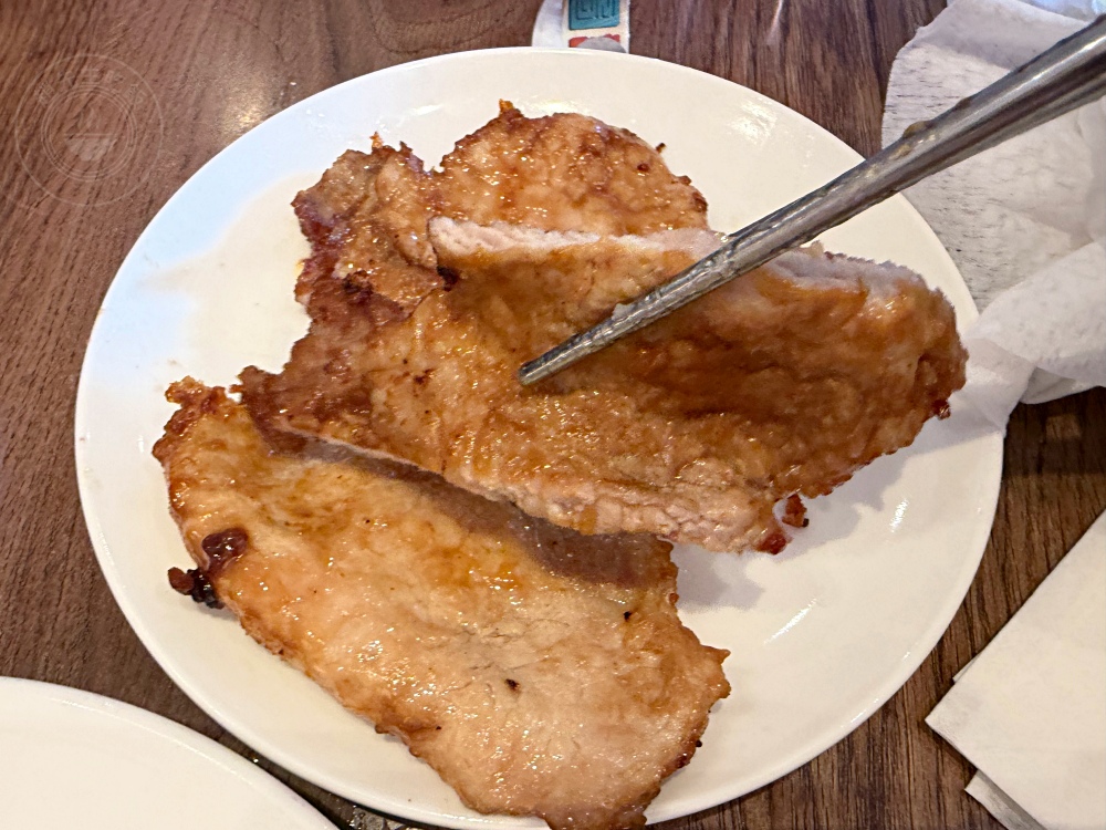 荒郊野外的排骨店，很多人說是黑店，但排骨、雞腿飯超巨大又好吃！ @趙先生吃飯