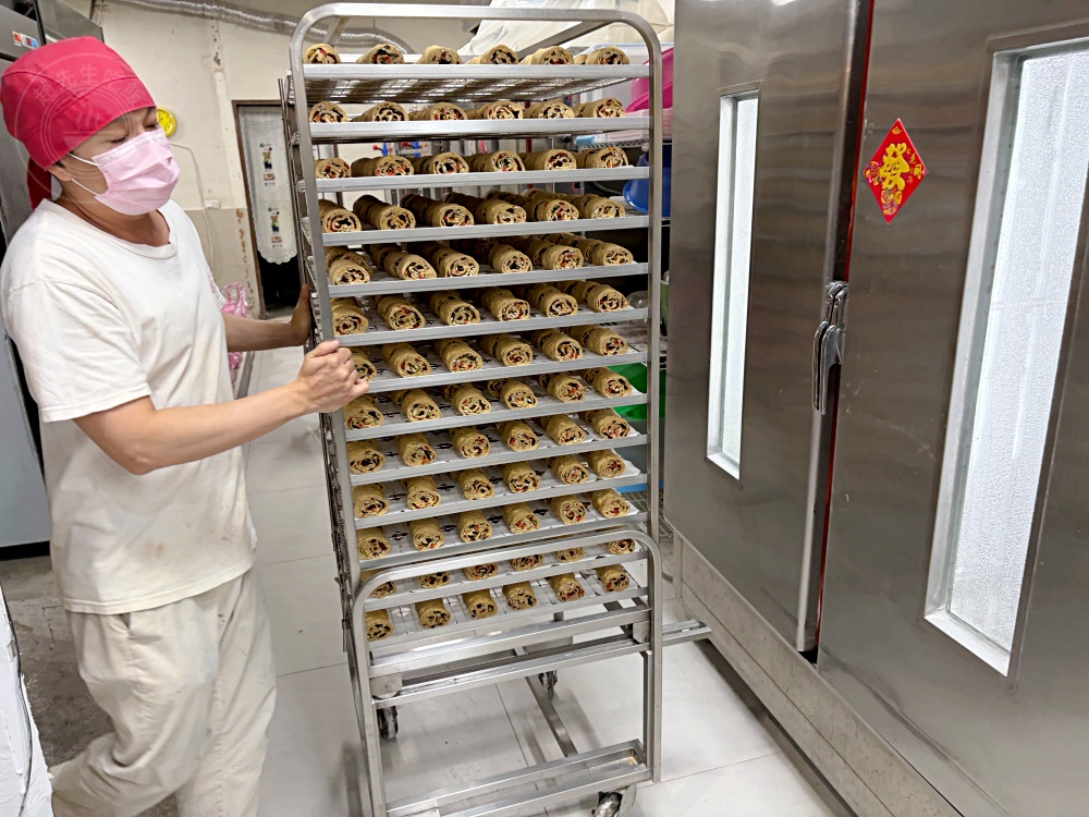 老闆說常被罵，說料太多出貨太慢，饅頭包子在地名店，吃過都超愛！ @趙先生吃飯