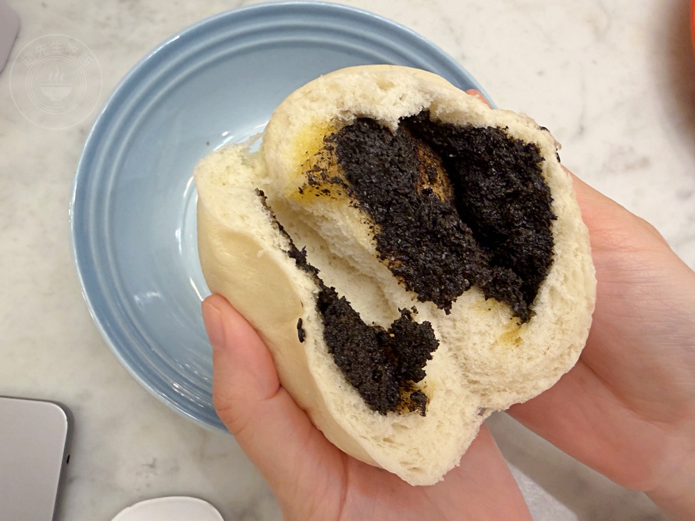 老闆說常被罵，說料太多出貨太慢，饅頭包子在地名店，吃過都超愛！ @趙先生吃飯