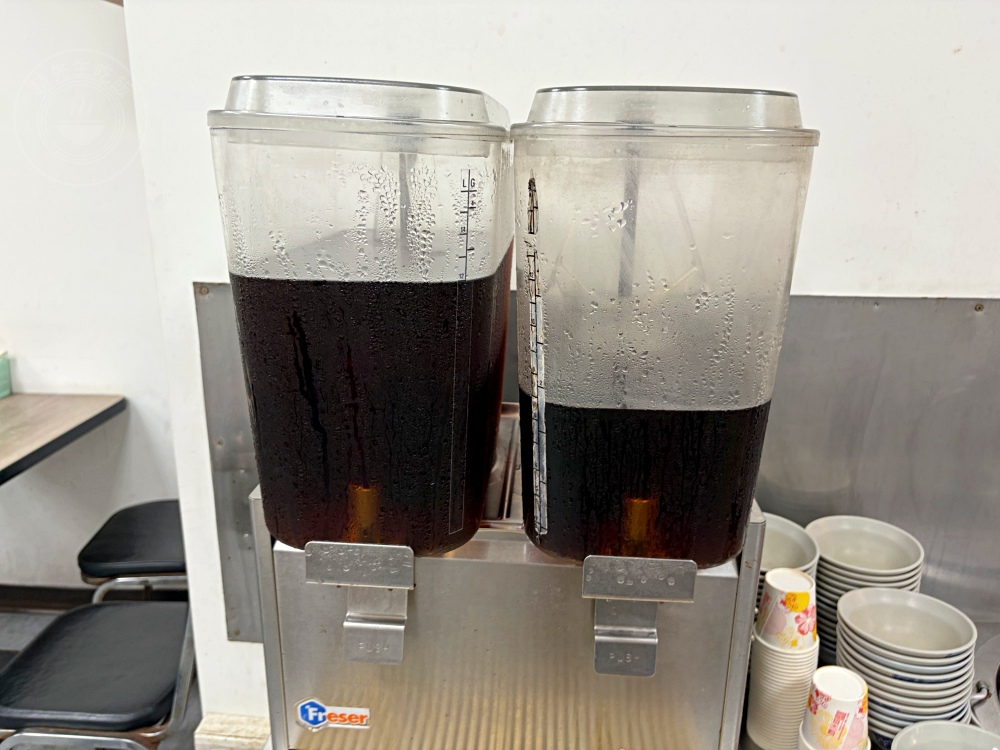 挑戰全台燒臘最便宜、最好吃，4肉4菜才125元，還有飲料跟湯喝到飽！ @趙先生吃飯