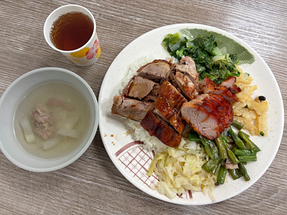 挑戰全台燒臘最便宜、最好吃,4肉4菜才125元,還有飲料跟湯喝到飽! @趙先生吃飯 挑戰全台燒臘最便宜、最好吃,4肉4菜才125元,還有飲料跟湯喝到飽! @趙先生吃飯