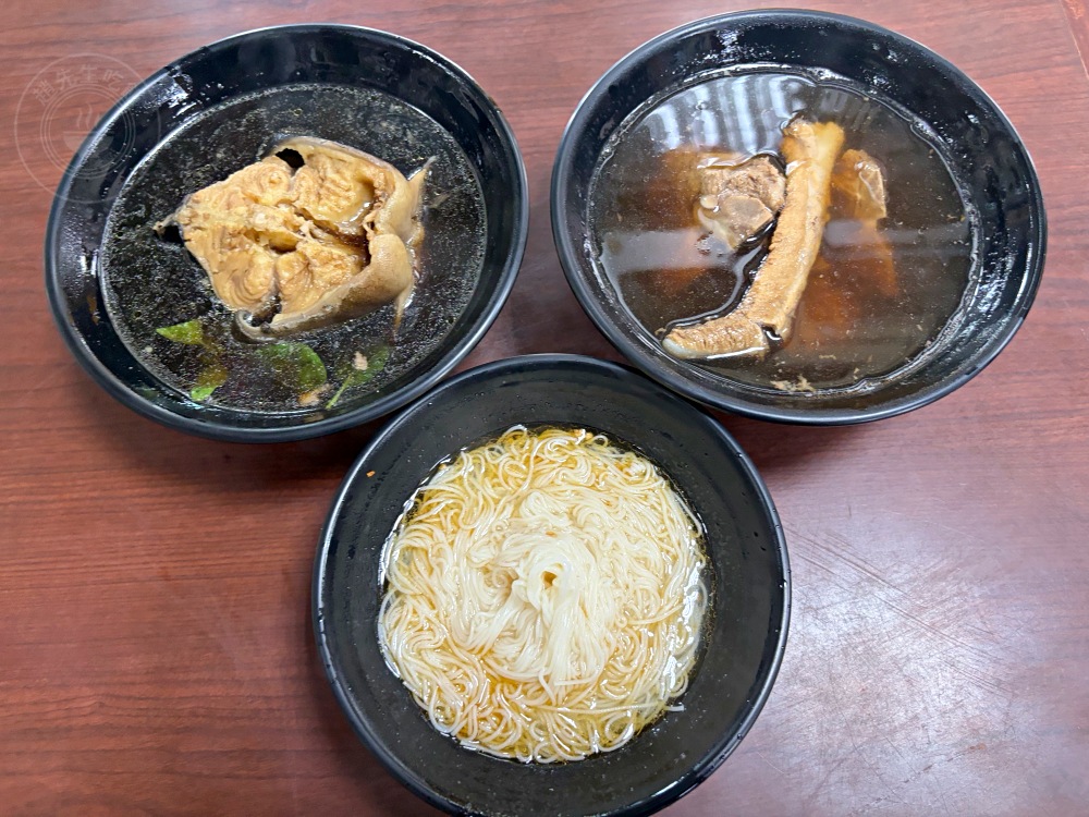 是傳統中藥行老店,大家卻都來吃藥燉排骨跟土虱,麵線也是一流! @趙先生吃飯 是傳統中藥行老店,大家卻都來吃藥燉排骨跟土虱,麵線也是一流! @趙先生吃飯