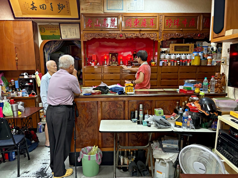 是傳統中藥行老店,大家卻都來吃藥燉排骨跟土虱,麵線也是一流! @趙先生吃飯 是傳統中藥行老店,大家卻都來吃藥燉排骨跟土虱,麵線也是一流! @趙先生吃飯