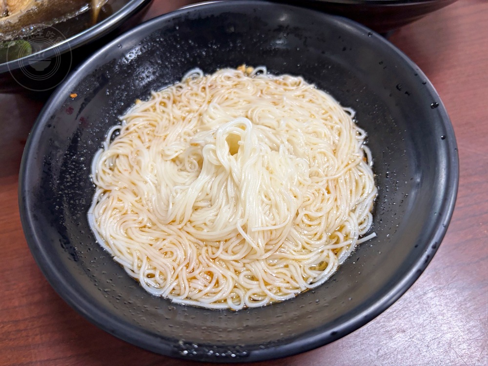 是傳統中藥行老店,大家卻都來吃藥燉排骨跟土虱,麵線也是一流! @趙先生吃飯 是傳統中藥行老店,大家卻都來吃藥燉排骨跟土虱,麵線也是一流! @趙先生吃飯