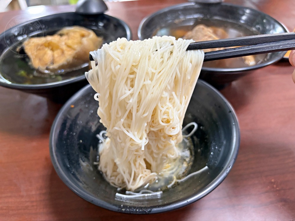 是傳統中藥行老店,大家卻都來吃藥燉排骨跟土虱,麵線也是一流! @趙先生吃飯 是傳統中藥行老店,大家卻都來吃藥燉排骨跟土虱,麵線也是一流! @趙先生吃飯