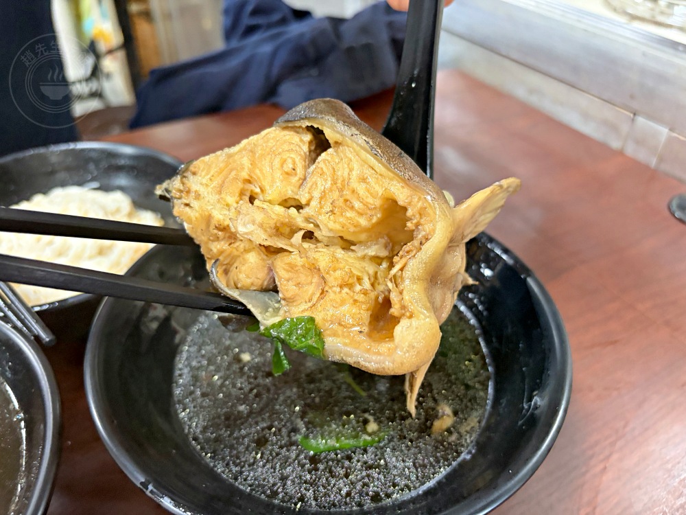 是傳統中藥行老店，大家卻都來吃藥燉排骨跟土虱，麵線也是一流！ @趙先生吃飯