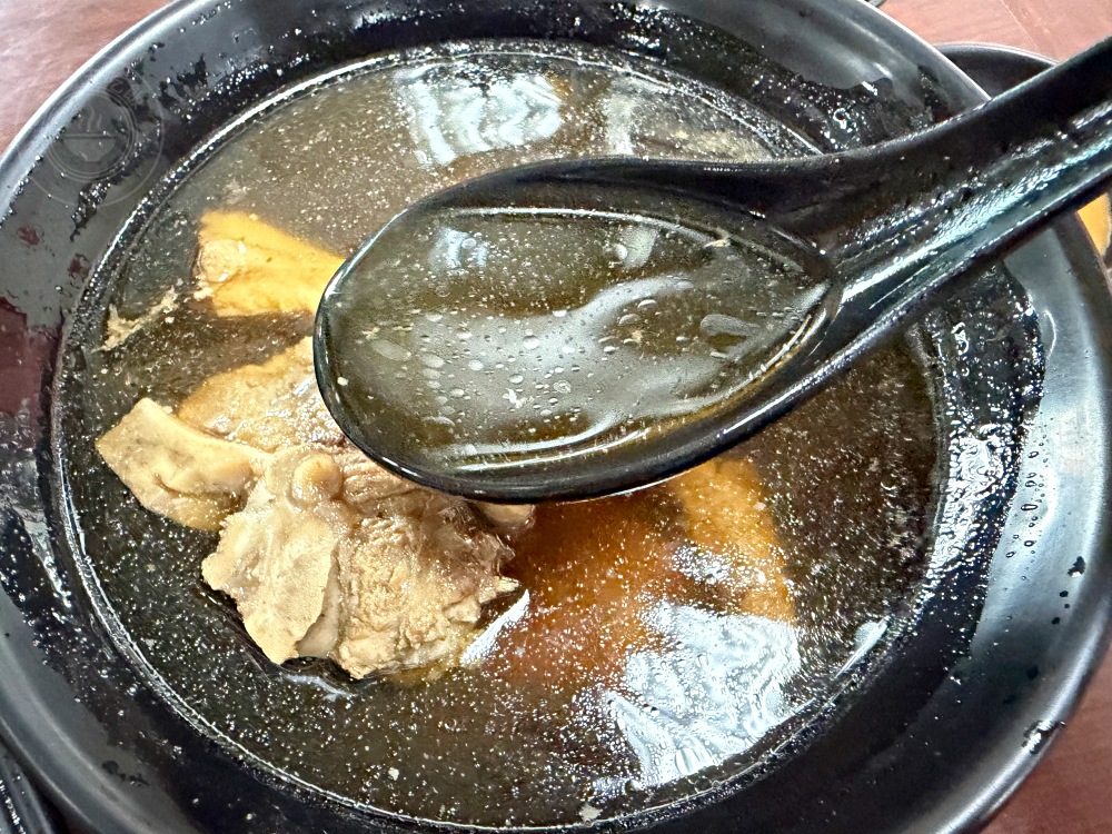 是傳統中藥行老店,大家卻都來吃藥燉排骨跟土虱,麵線也是一流! @趙先生吃飯 是傳統中藥行老店,大家卻都來吃藥燉排骨跟土虱,麵線也是一流! @趙先生吃飯