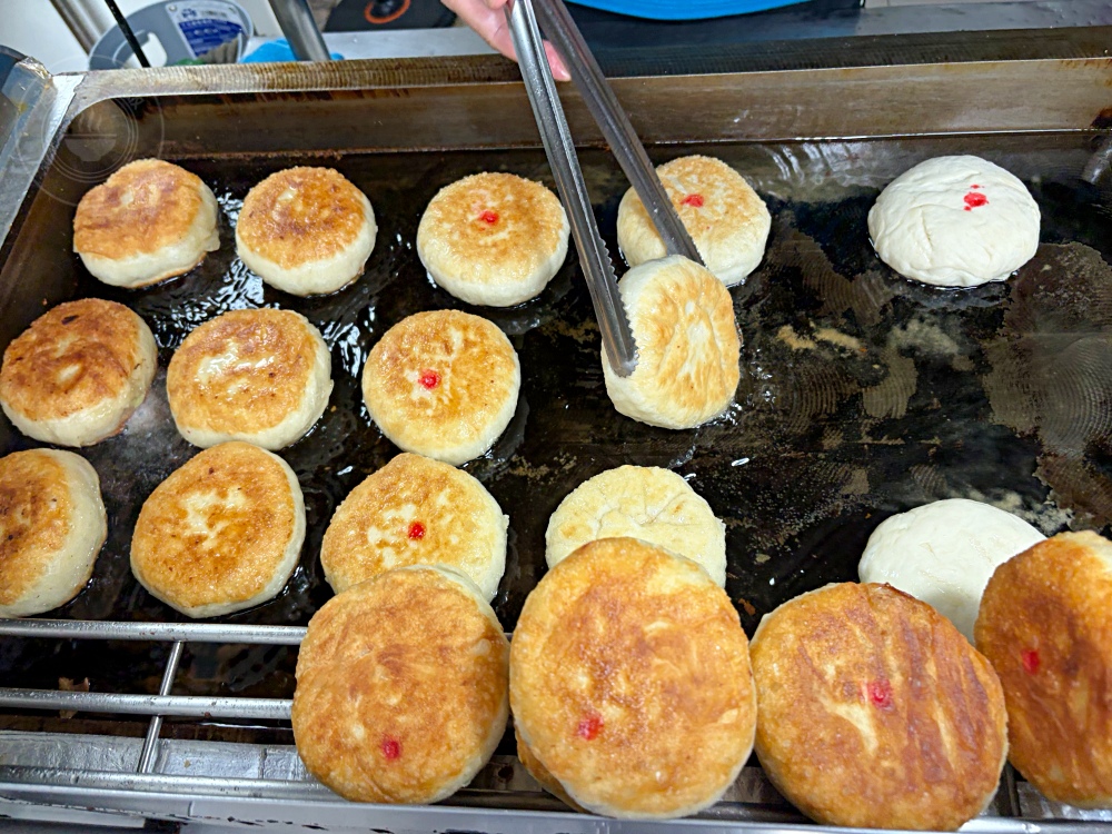 挑戰全台最便宜又好吃餡餅!一塊35元,內餡超多,豬肉、高麗菜、紅豆 @趙先生吃飯 挑戰全台最便宜又好吃餡餅!一塊35元,內餡超多,豬肉、高麗菜、紅豆 @趙先生吃飯