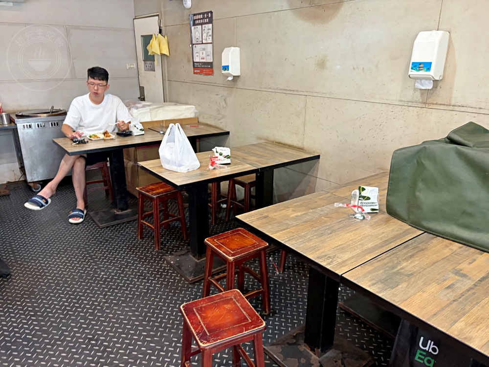 朋友說，不吃梁社漢了，改吃這家更好吃，排骨更大塊更便宜又爆汁！ @趙先生吃飯