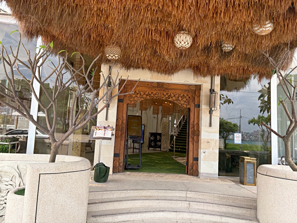 幾乎沒人相信這餐廳竟然在台灣，公認超像峇里島，河景第一排超震撼！ @趙先生吃飯