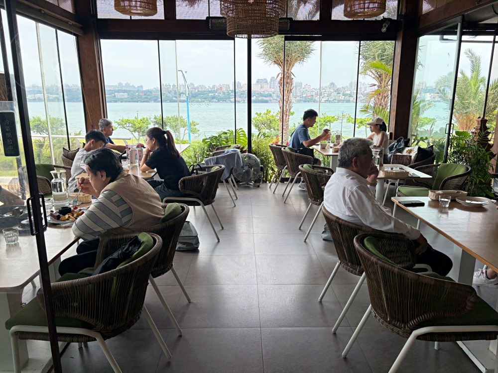 幾乎沒人相信這餐廳竟然在台灣，公認超像峇里島，河景第一排超震撼！ @趙先生吃飯