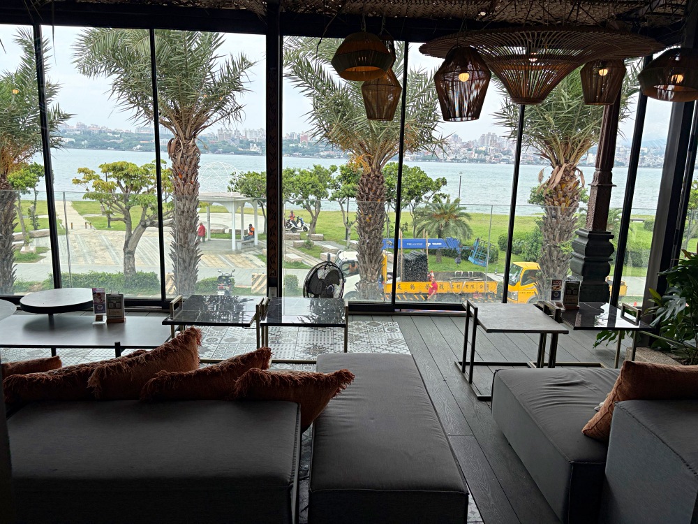 幾乎沒人相信這餐廳竟然在台灣，公認超像峇里島，河景第一排超震撼！ @趙先生吃飯